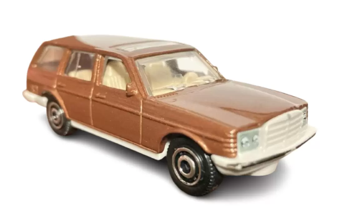 80 Mercedes-Benz W123 Wagon